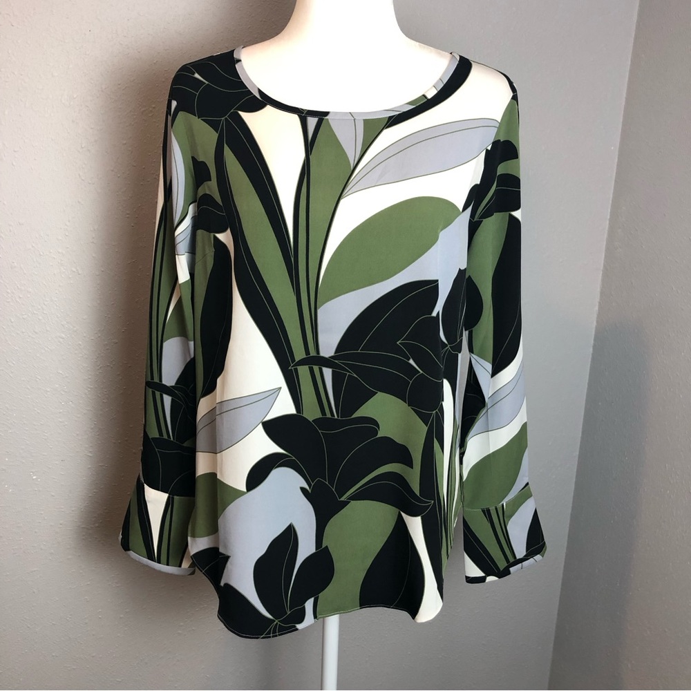 Ann Taylor gorgeous blouse Size S white cuffs